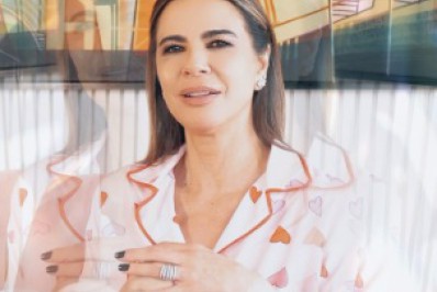 Luciana Gimenez volta ao Brasil após grave acidente na neve