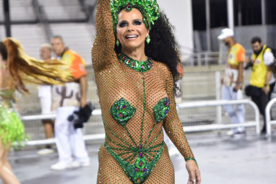 Viviane Araújo dá show em ensaio técnico da Mancha Verde, em São Paulo