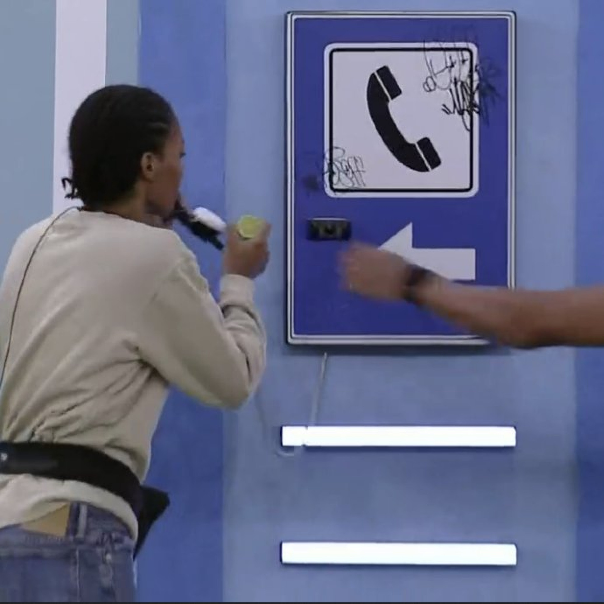 Tina atendeu ao Big Fone na noite deste sábado - Reprodução