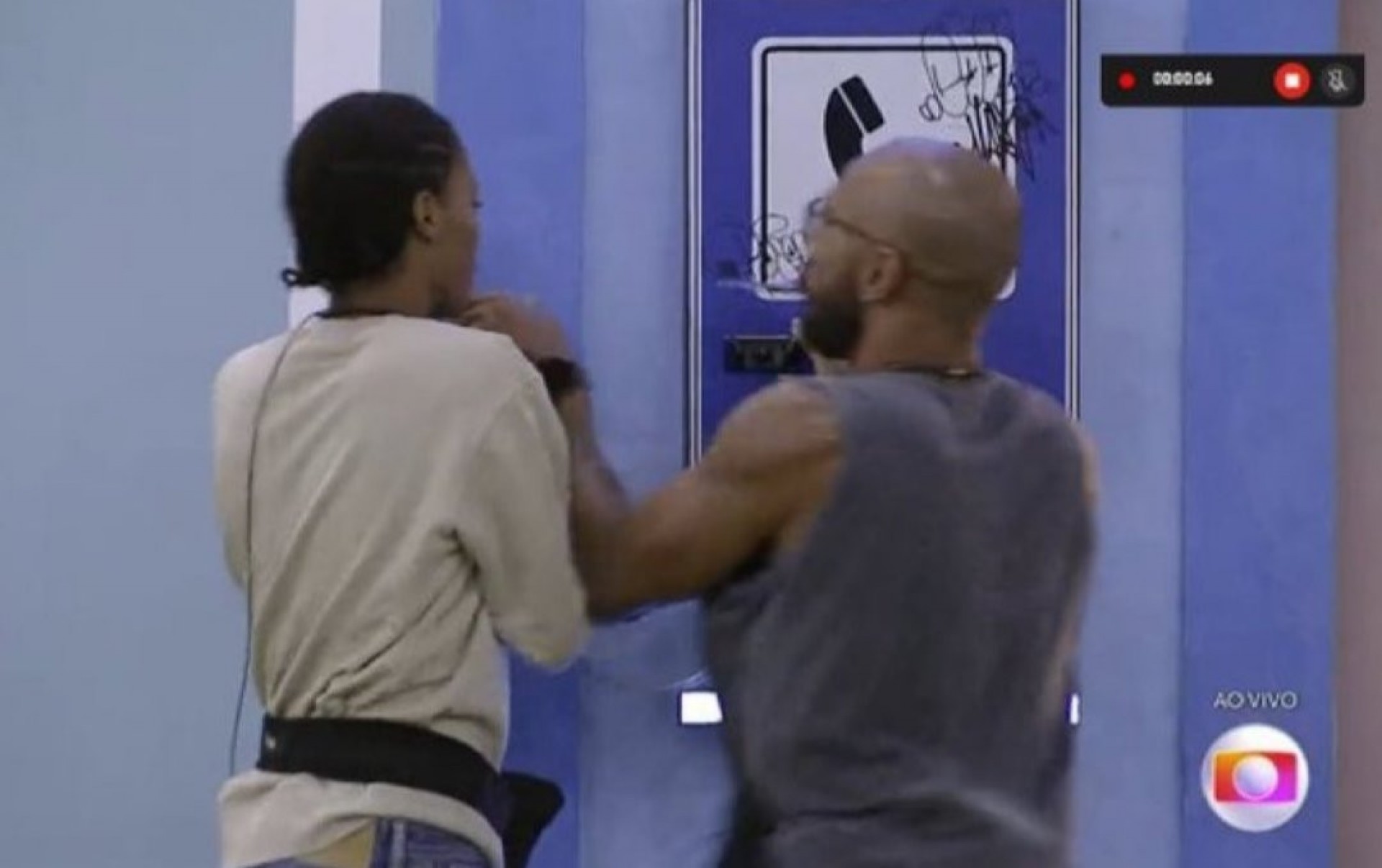 Tina atendeu ao Big Fone na noite deste sábado - Reprodução