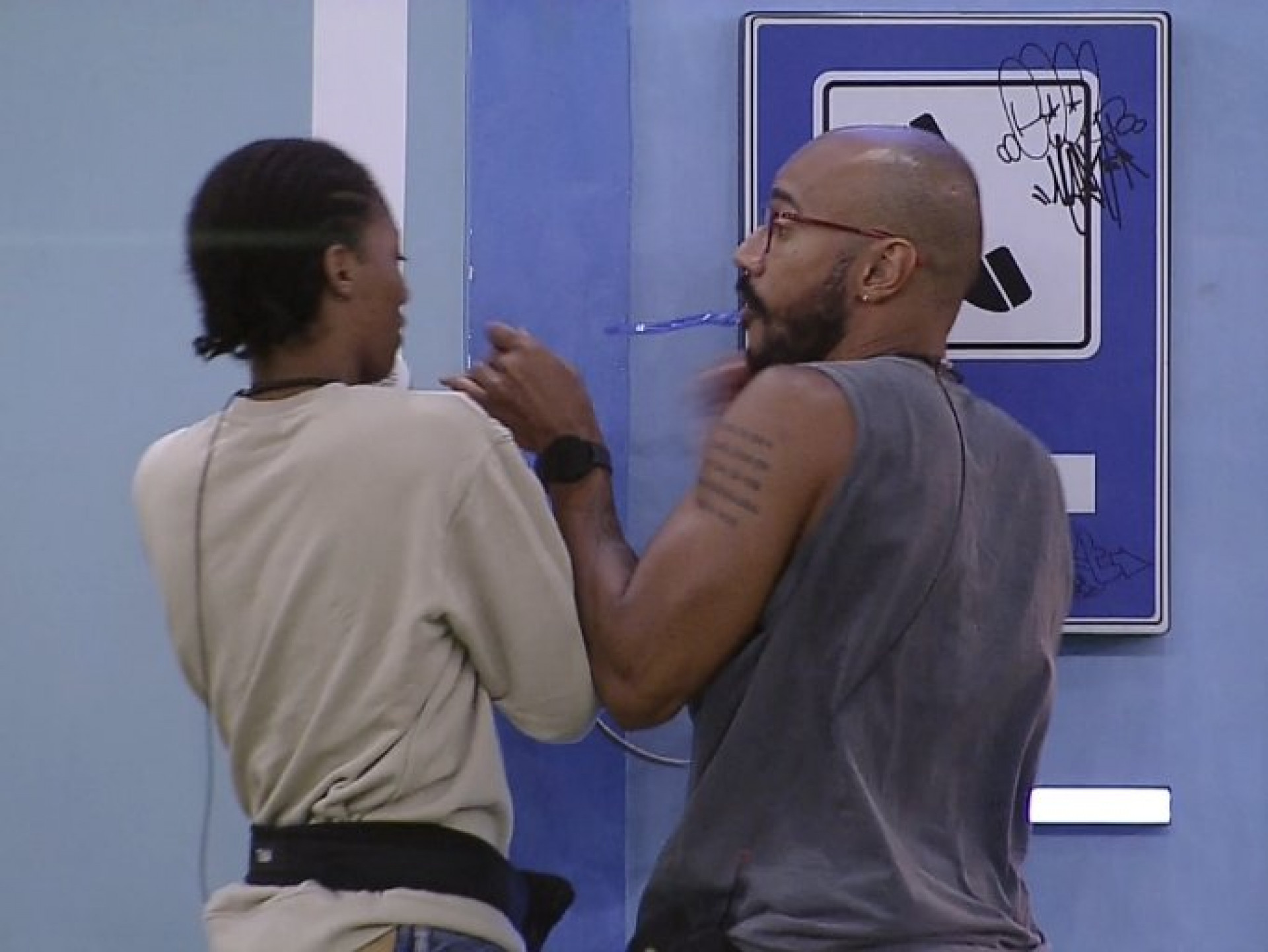 Tina atende ao Big Fone e indica Domitila e Gabriel ao paredão - Reprodução