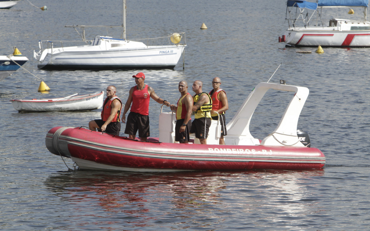 Naufr&aacute;gio na Ba&iacute;a de Guanabara corpo chegando no GMar de Botafogo , nesta segunda-feira(06).