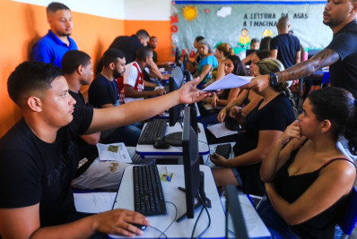 Aprovados no Processo Seletivo da Educação de Belford Roxo assinam contratos