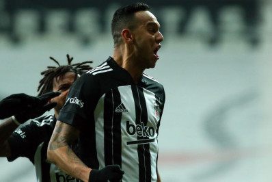 Ex-Vasco revela ter dois amigos desaparecidos após terremoto na Turquia: 'Cenário de guerra'