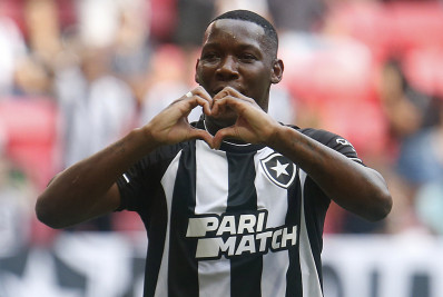 Patrick de Paula, do Botafogo, se manifesta após passar por cirurgia no joelho esquerdo