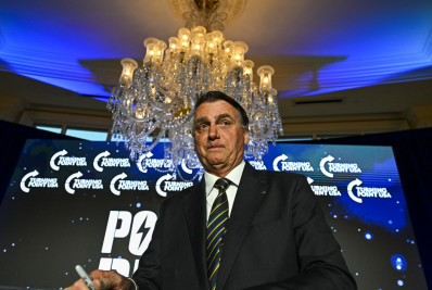 Estadia de Bolsonaro nos EUA provoca 'cenas surreais', diz revista Time