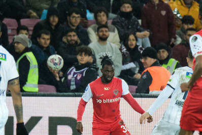 Esperança por sobreviventes na Turquia cresce e mulher de jogador faz apelo