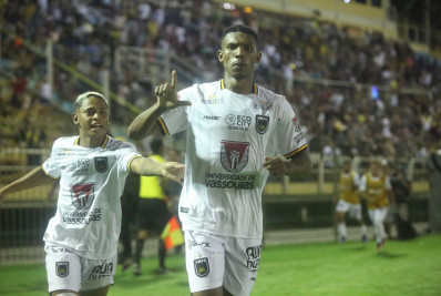 Vasco encaminha acerto com Lelê, artilheiro do Carioca