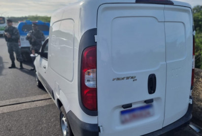 PM impede furto de carga e resgata motorista na Linha Vermelha