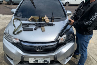 PM apreende fuzil e carro roubado após ser alvo de tiros em Vicente de Carvalho