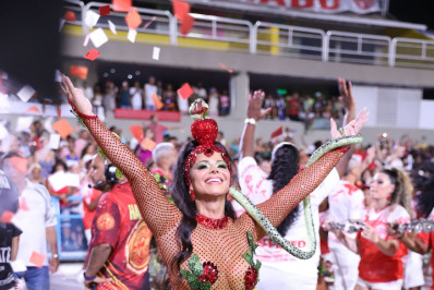 Que pecado! Viviane Araújo arrasa na escolha do look para ensaio técnico do Salgueiro