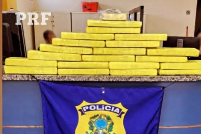 PRF apreende mais de 20 kg de maconha com passageira em ônibus