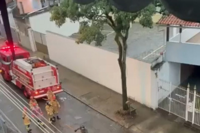 Homem é atingido por fio elétrico e cai de moto na Ilha do Governador