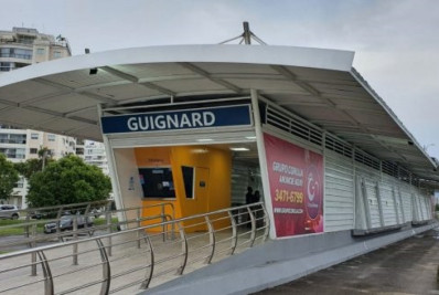 Homem é preso após ser flagrado vandalizando estação do BRT