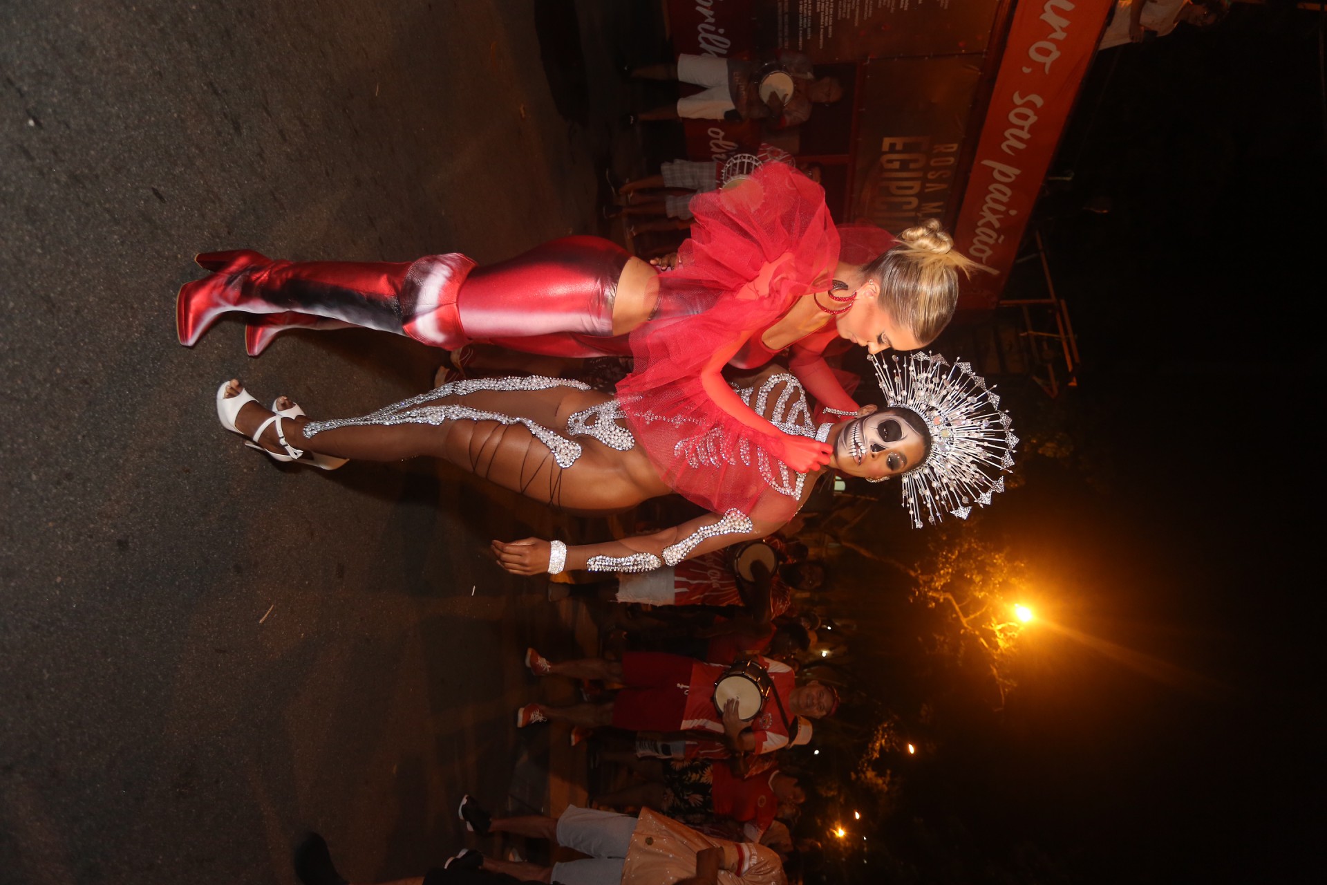 Lorena Improta e Érika Januza durante ensaio de rua da Viradouro - Delson Silva / AgNews