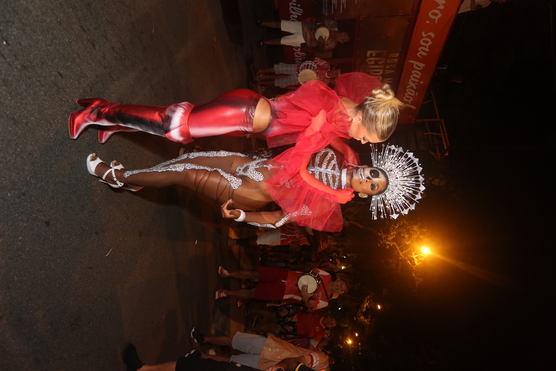 Lorena Improta e Érika Januza durante ensaio de rua da Viradouro - Delson Silva / AgNews