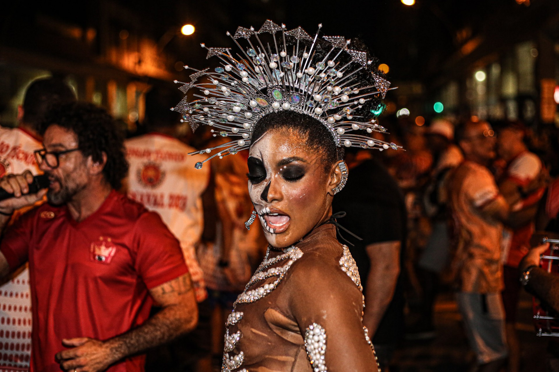 Érika Januza durante ensaio de rua da Viradouro - Delson Silva / AgNews