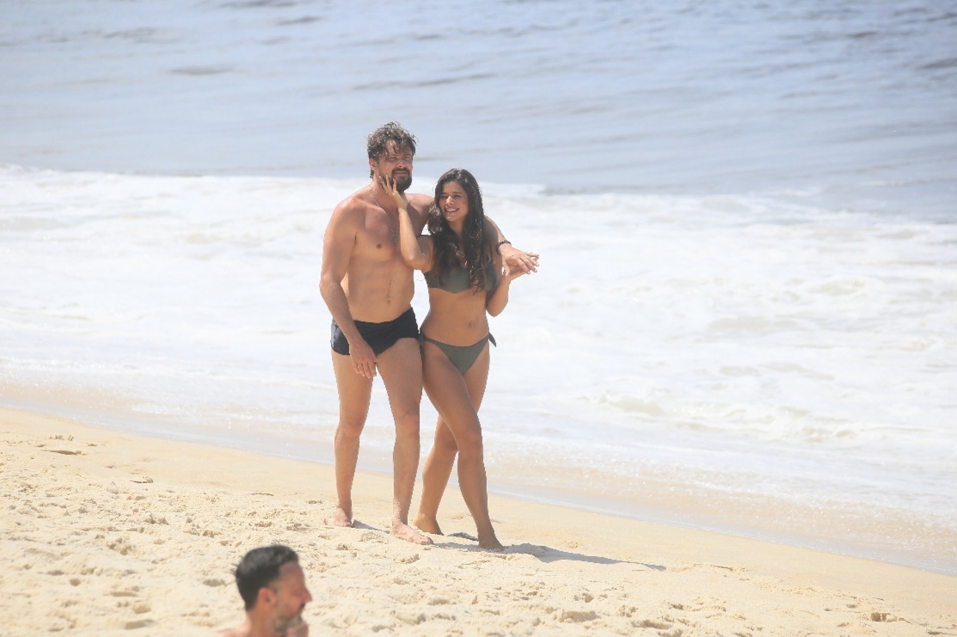 Sergio Guizé E Isadora Cruz Gravam Cenas De Mar Do Sertão Em Praia Do