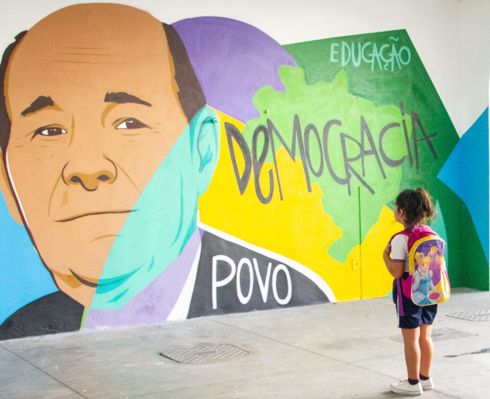 Início do ano letivo de 2023 no Ciep Tancredo Neves, no Catete, Zona Sul do Rio, na manhã desta segunda-feira (6) - Érica Martin/Agência O Dia