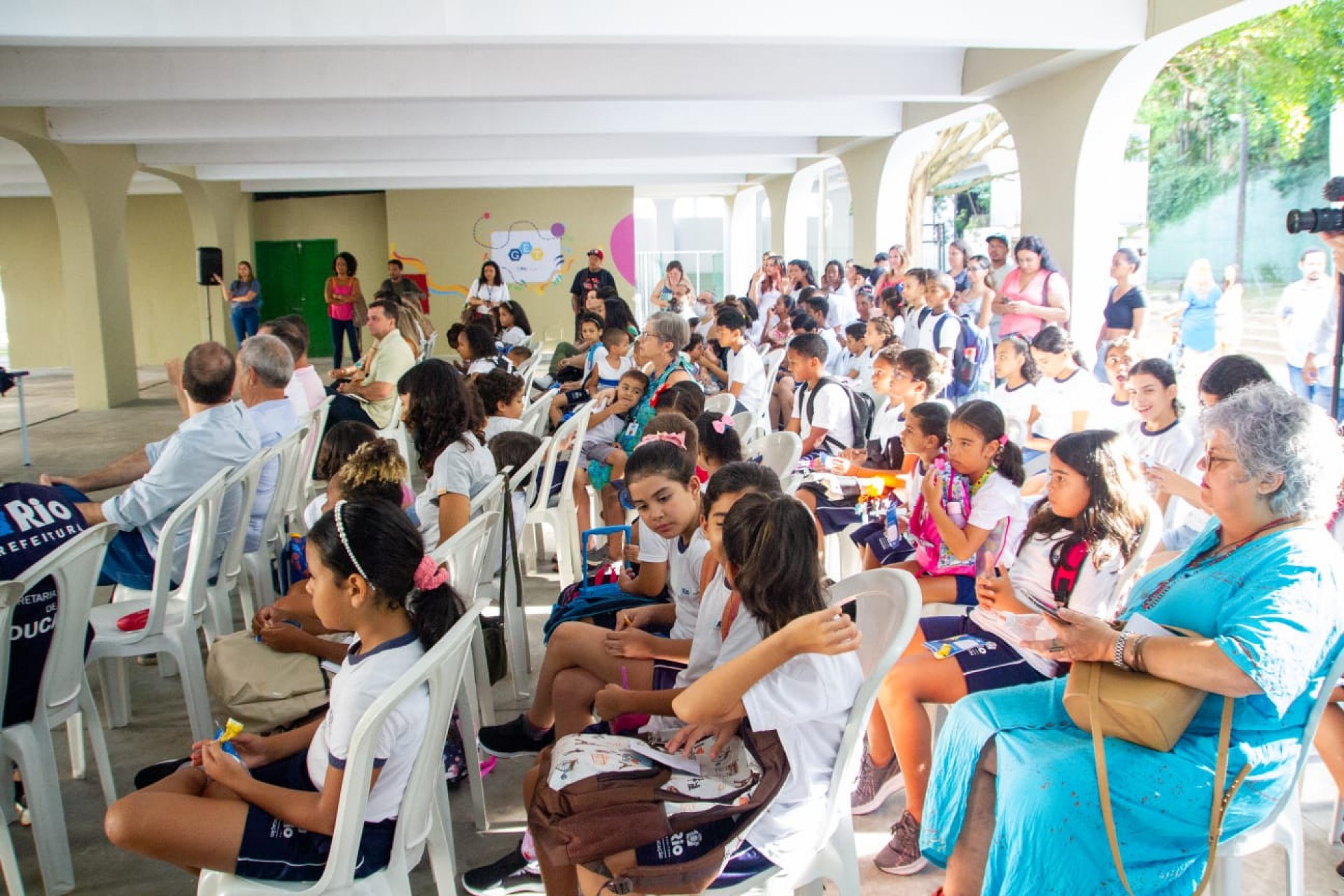 Início do ano letivo de 2023 no Ciep Tancredo Neves, no Catete, Zona Sul do Rio, na manhã desta segunda-feira (6) - Érica Martin/Agência O Dia