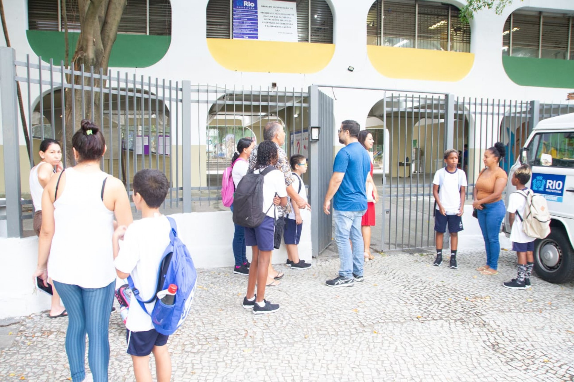 Início do ano letivo de 2023 no Ciep Tancredo Neves, no Catete, Zona Sul do Rio, na manhã desta segunda-feira (6) - Érica Martin/Agência O Dia