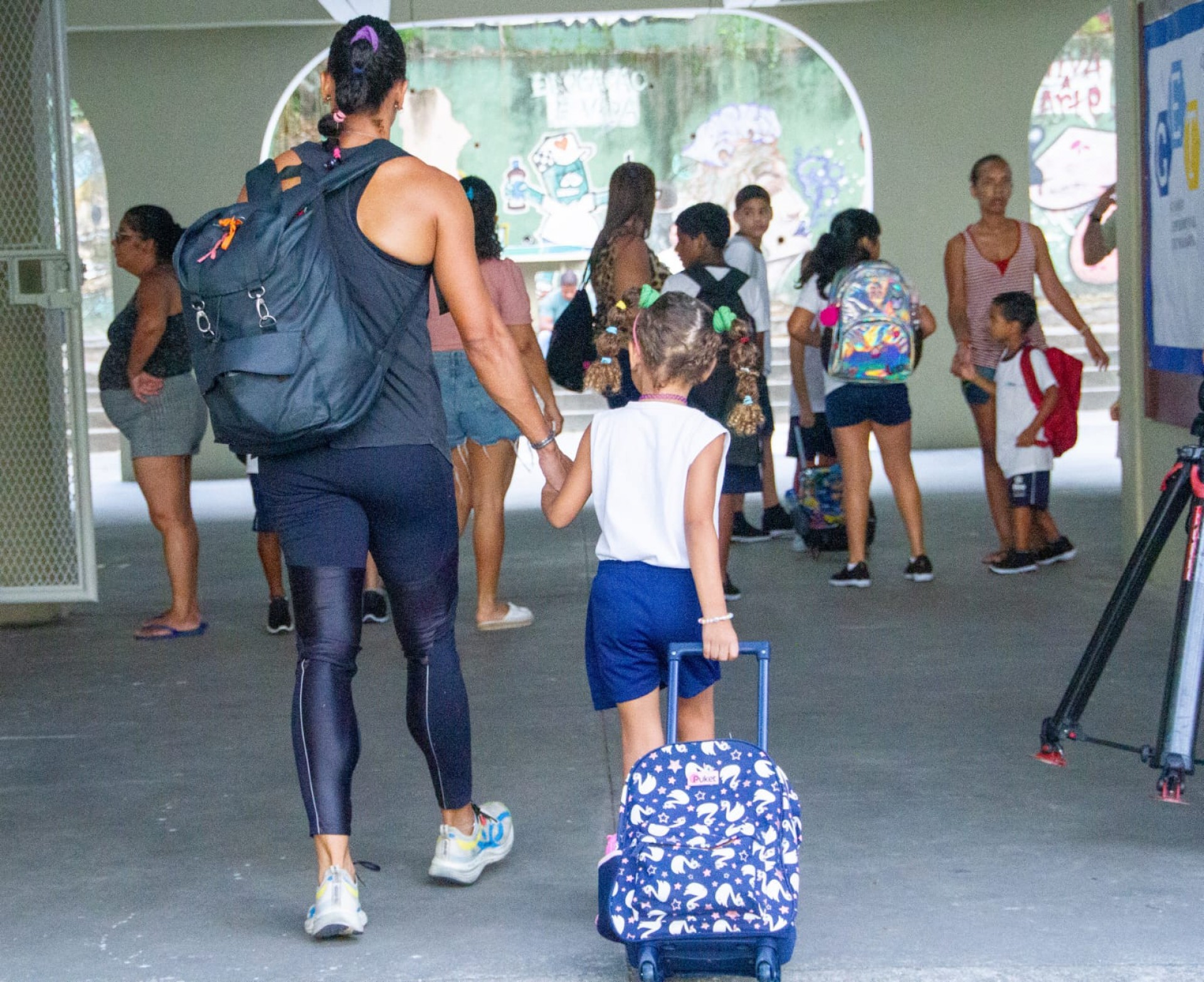 Início do ano letivo de 2023 no Ciep Tancredo Neves, no Catete, Zona Sul do Rio, na manhã desta segunda-feira (6) - Érica Martin/Agência O Dia