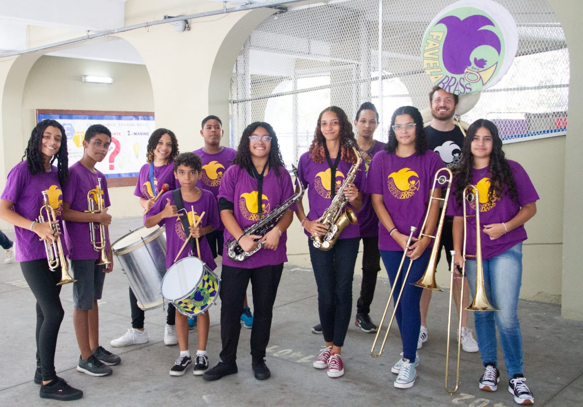 Orquestra Favela Brass se apresentou no início do ano letivo de 2023 no Ciep Tancredo Neves - Érica Martin/Agência O Dia