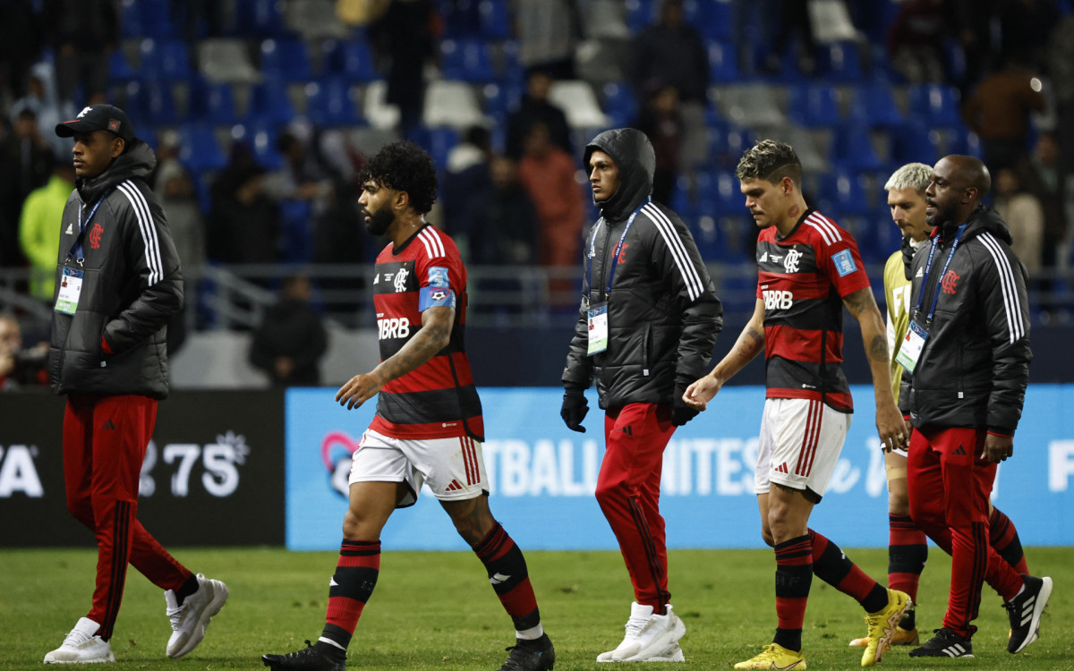 Flamengo's players leave the pitch following their defeat in the FIFA Club World Cup semi-final football match between Brazil's Flamengo and Saudi Arabia's Al-Hilal at the Ibn Batouta Stadium in Tangier on February 7, 2023.
Khaled DESOUKI / AFP - Khaled DESOUKI / AFP