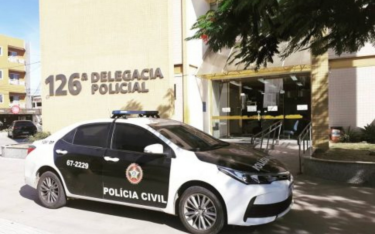 Um homem considerado foragido da Justi&ccedil;a foi preso na manh&atilde; desta segunda-feira (6) no bairro Braga, em Cabo Frio. Contra ele havia um mandado de pris&atilde;o por n&atilde;o pagamento de pens&atilde;o aliment&iacute;cia.