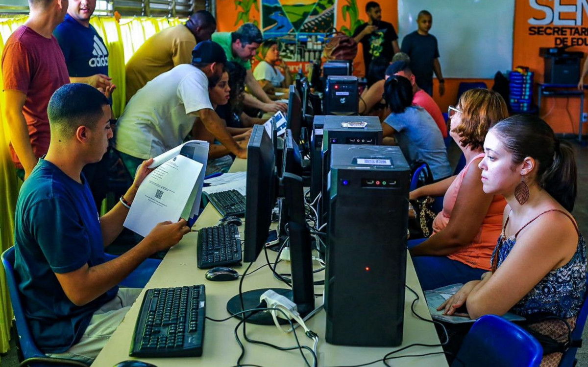 A professora Hemillyn Christini, 19 anos, fará parte do quadro docente de uma creche