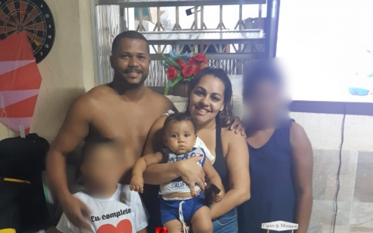 Juliana Gomes de Lana da Silva, 35, morreu junto com o filho de 3 anos, Caio Gomes da Silva. Marido e outros dois filhos do casal sobreviveram - Reprodução/Redes Sociais