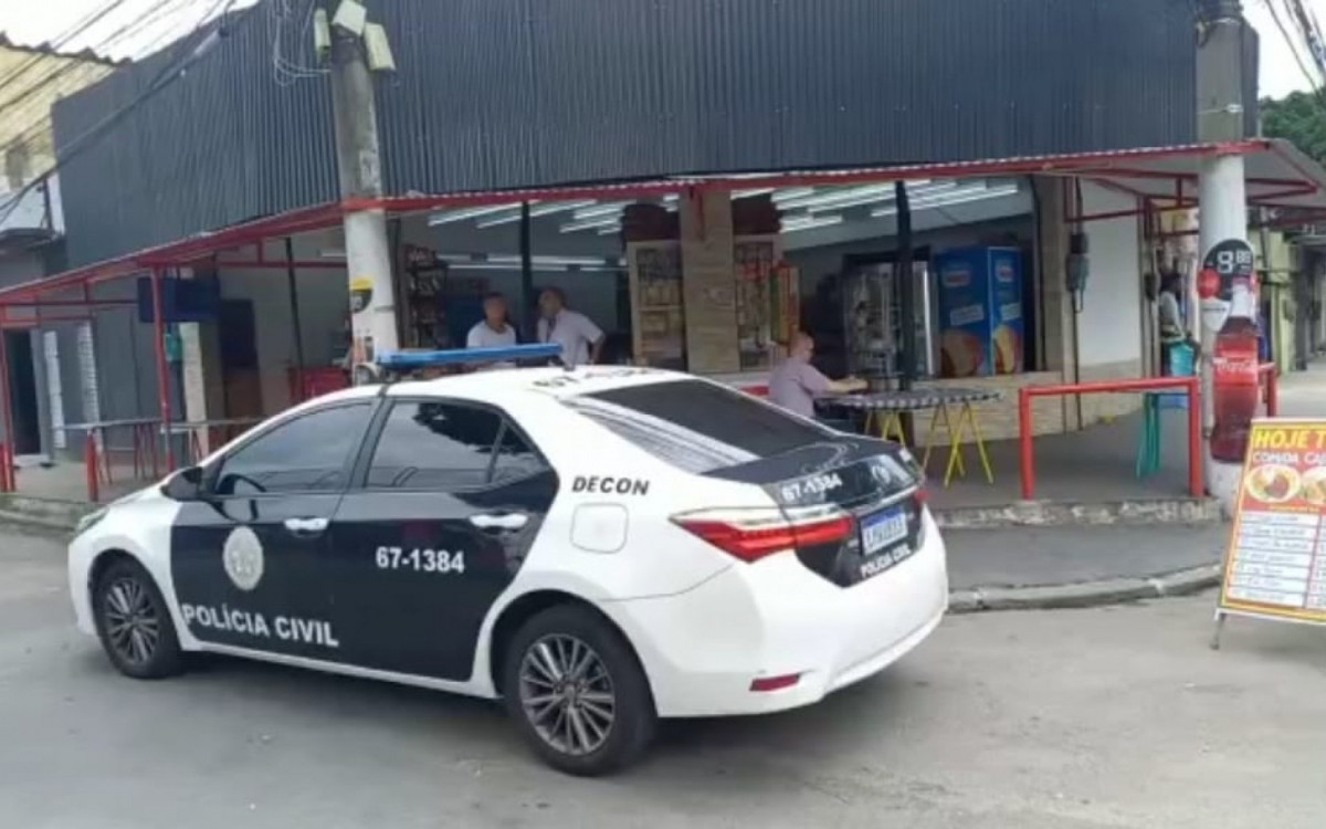 Agentes da Decon estiveram na padaria que foi interditada