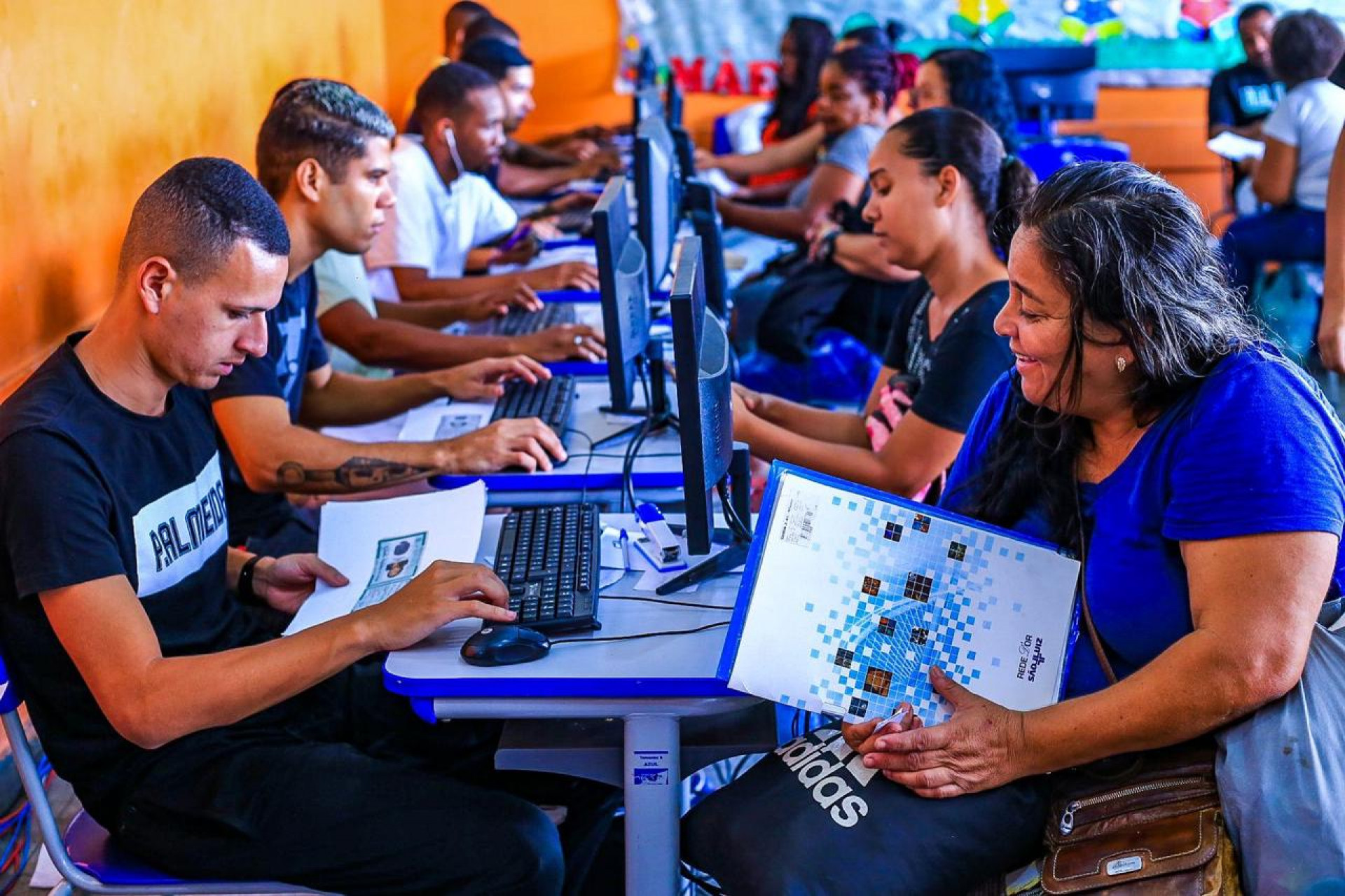 A professora Hemillyn Christini, 19 anos, far&aacute; parte do quadro docente de uma creche - Rafael Barreto / PMBR