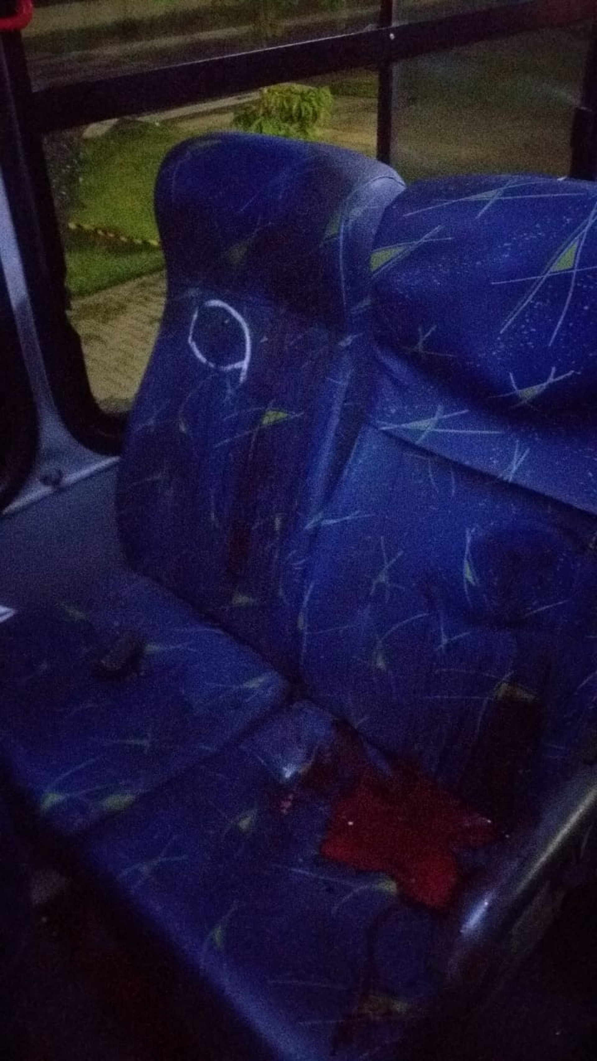 Operador de m&aacute;quinas voltava para casa em &ocirc;nibus da empresa Trel quando foi atingido pelas costas