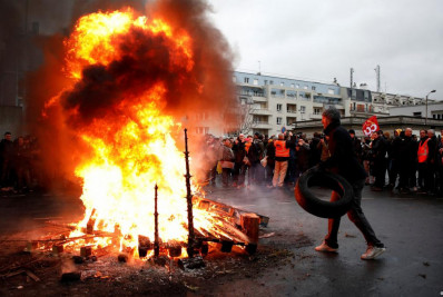 Franceses voltam às ruas contra a reforma da Previdência