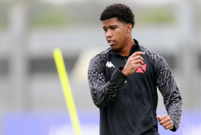 Vasco planeja ter Andrey Santos em clássico com o Flamengo