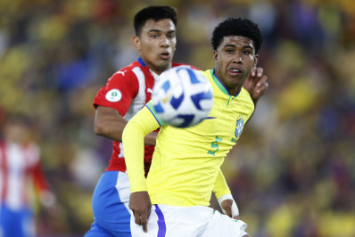 Sem permissão para jogar pelo Chelsea, Andrey Santos pode ser emprestado para rivais do Vasco