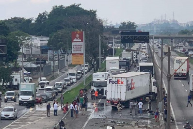 Duas pessoas ficam feridas em acidente na Rodovia Presidente Dutra