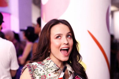 Larissa Manoela grava novo filme com o noivo, André Luiz Frambach