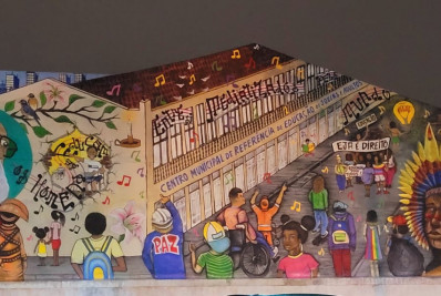 Muro de escola no Centro do Rio é grafitado por integrantes do Programa Jovens Construtores