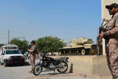 Corpo do ex-presidente paquistanês Pervez Musharraf é sepultado