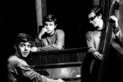 Livro 'Terra Trio' viaja na MPB através da história do grupo musical