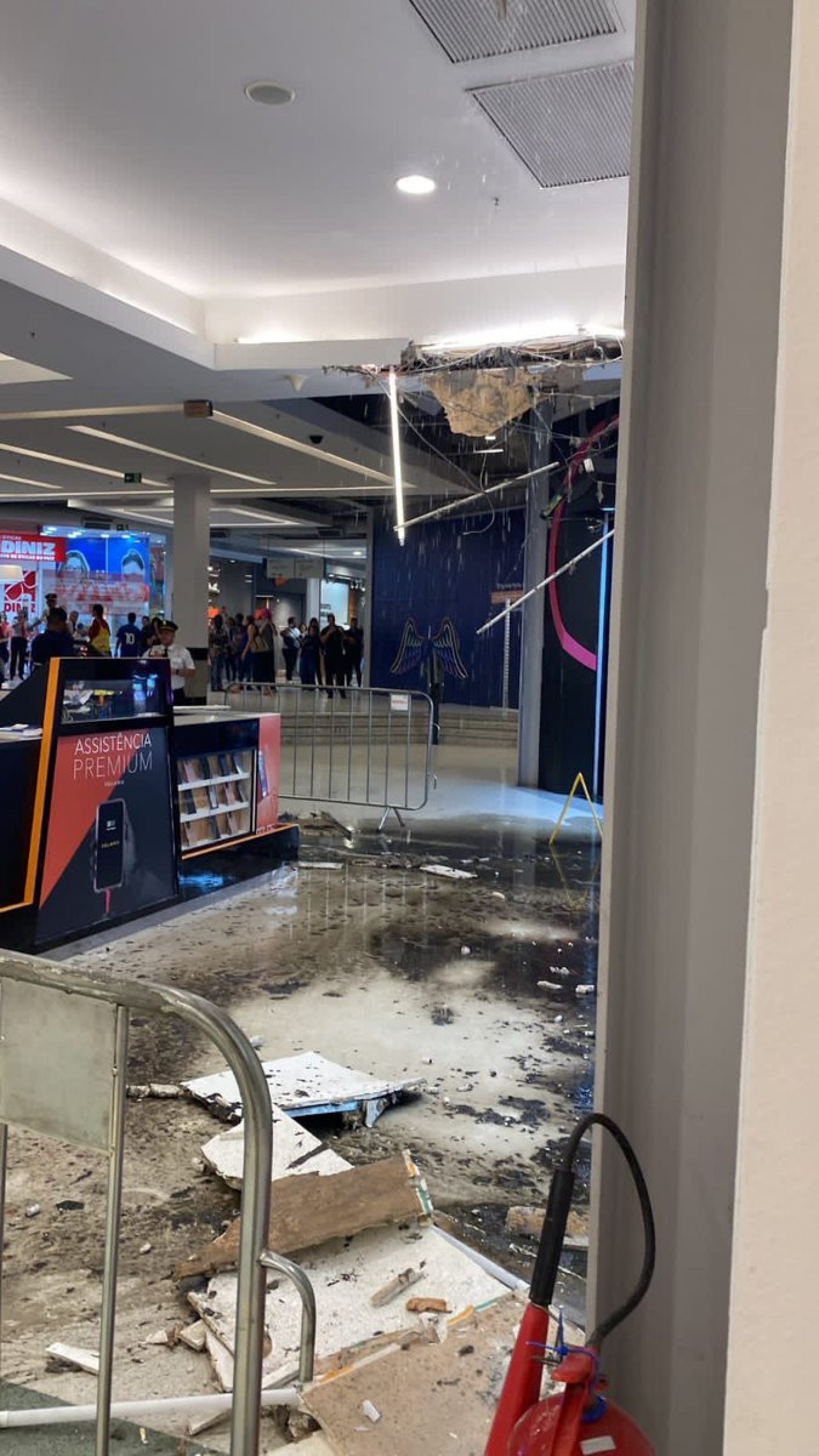 Desabamento não deixou feridos; fato aconteceu por causa da forte chuva