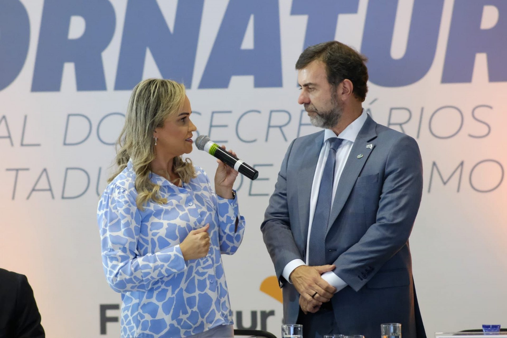 A ministra Daniela Carneiro, ao lado do presidente da Embratur, Marcelo Freixo, destacou a importância do diálogo para a união e reconstrução do turismo no país - Roberto Castro/MTur