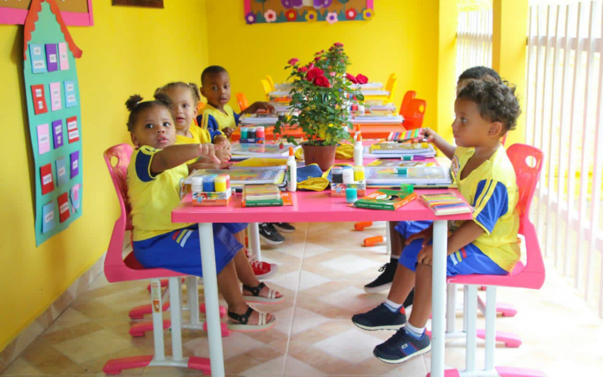 Crianças atendidas pela "Casa Creche" Vila Capri - Divulgação/PMA