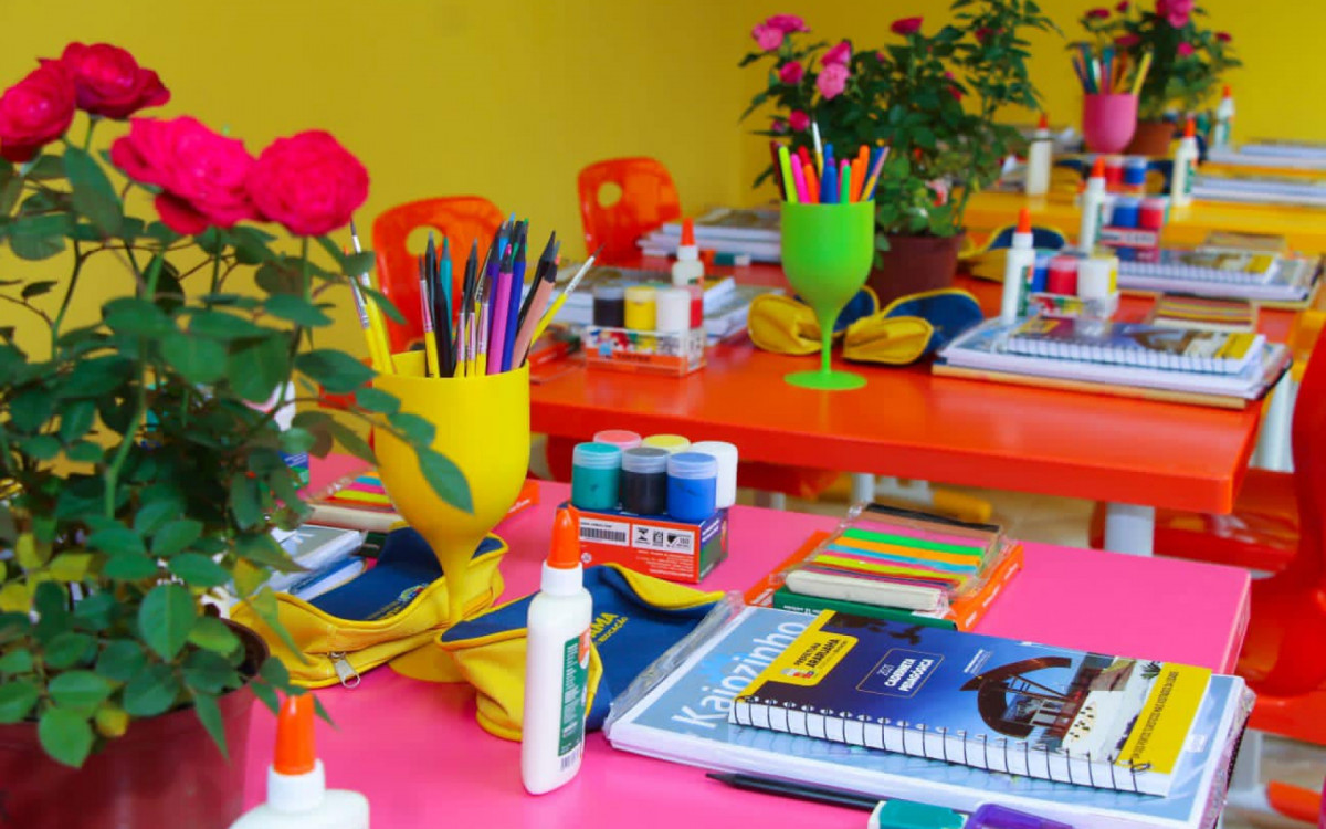 Interior da "Casa Creche", com o material escolar completo para atender as crian&ccedil;as