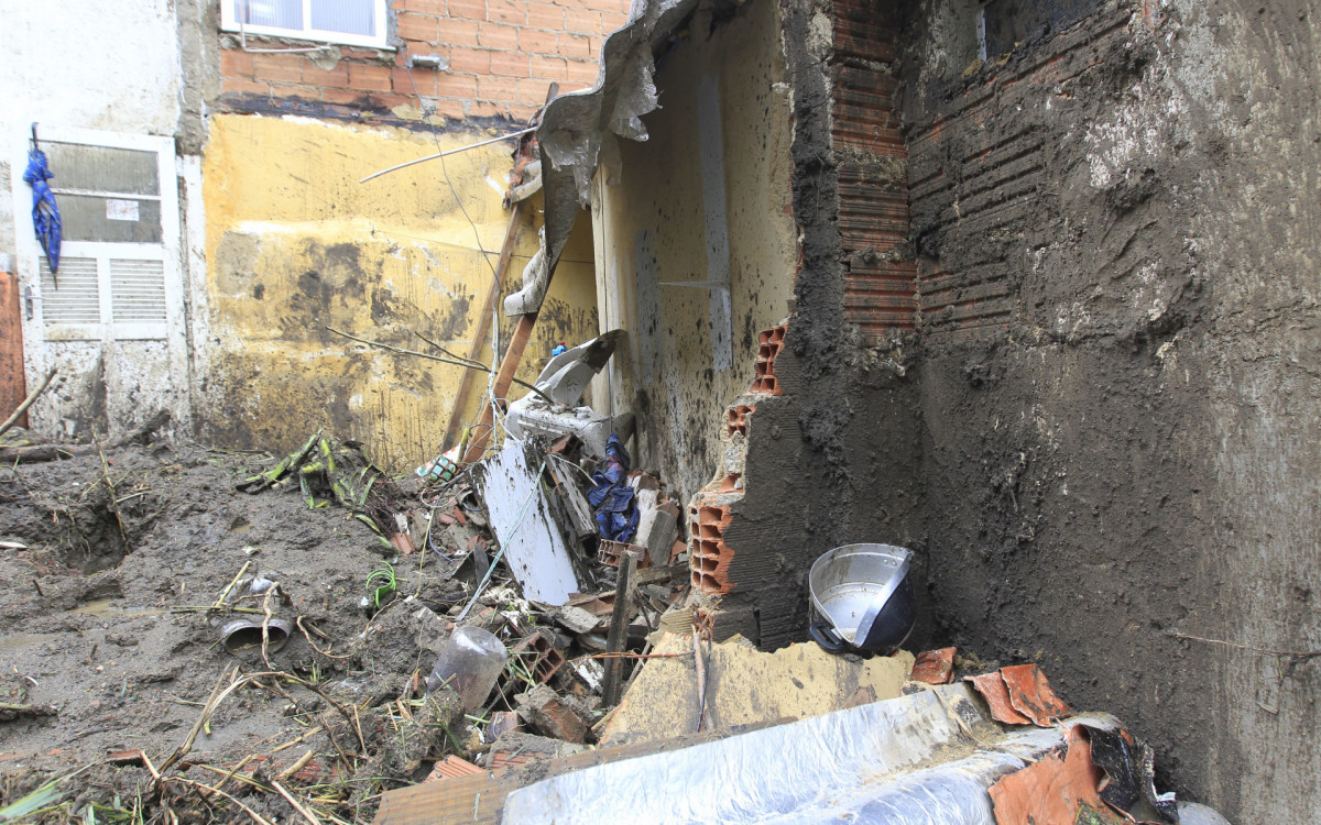 Aylla Sophia, de 2 anos, morreu em desabamento