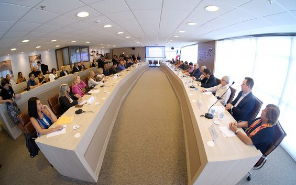 A reuni&atilde;o d&aacute; continuidade a uma s&eacute;rie de encontros com gestores p&uacute;blicos e privados do setor de Turismo, refor&ccedil;ando o compromisso da ministra Daniela Carneiro com o di&aacute;logo permanente