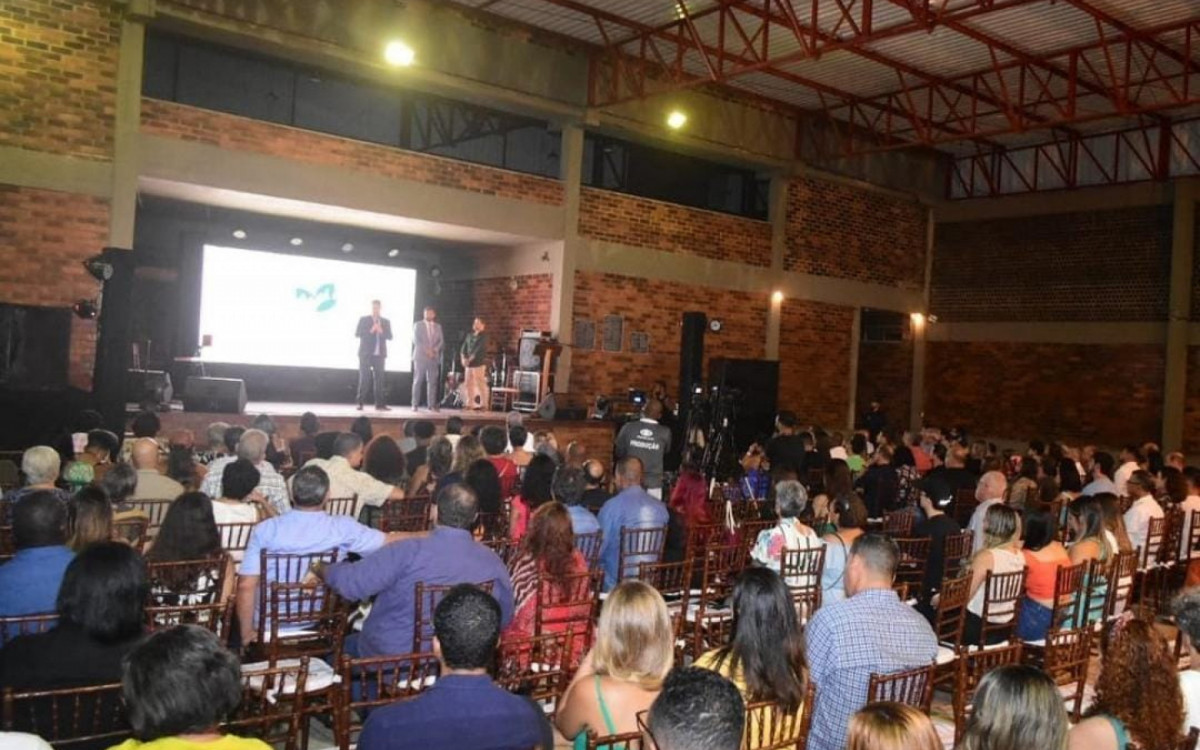 Evento re&uacute;ne pol&iacute;ticos e empres&aacute;rios