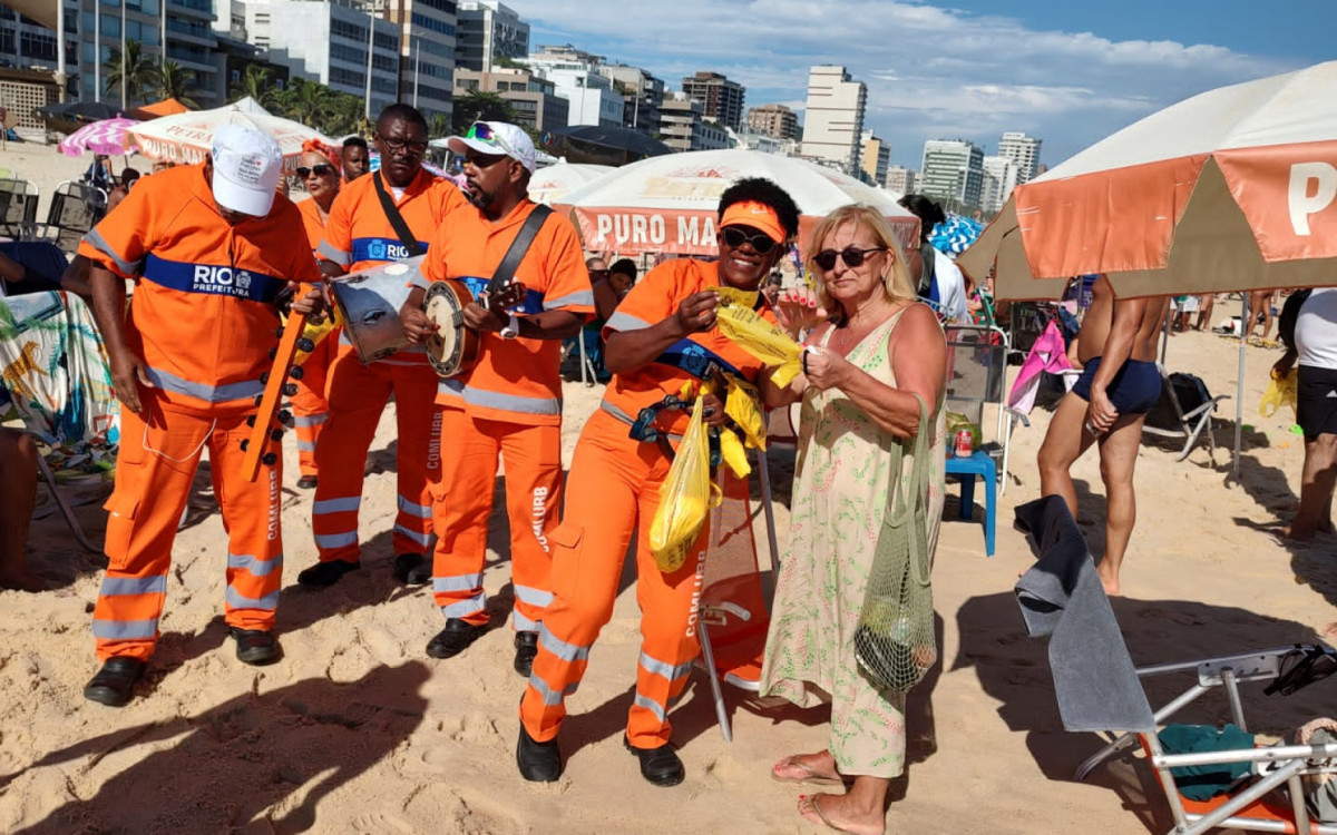Ações são parte do projeto Praia Limpa - Divulgação / Comlurb